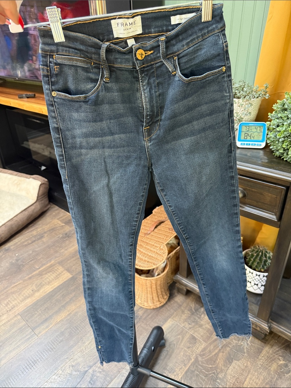 Frame Denim Cropped Ankle Skinny Jeans in Dark Blue Wash
